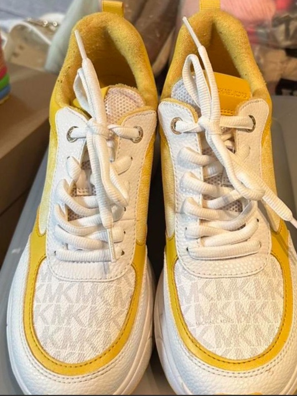 Michael Kors Ombré Yellow Signature Logo Tote w/ matching shoes size 8 set - Picture 4 of 5